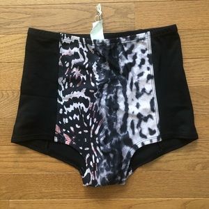Onzie High Waisted Hot Yoga Shorts One Size